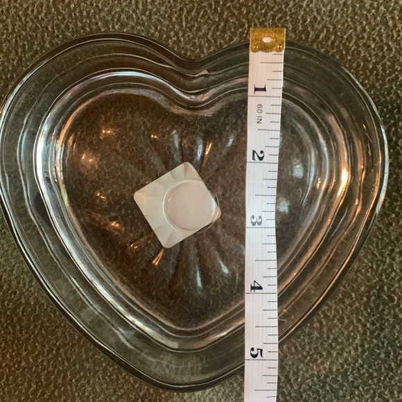 New Libbey heavy glass, heart shaped candy dish. Approx 6” x 5 1/2” x 2” - Picture 3 of 5